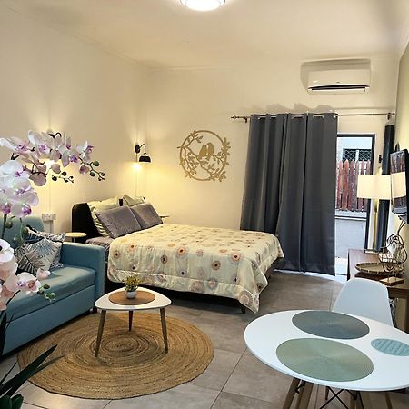 Newly Renovated Studio Apartment With Rooftop Pool, Few Steps To The Beach Flic en Flac Exterior photo